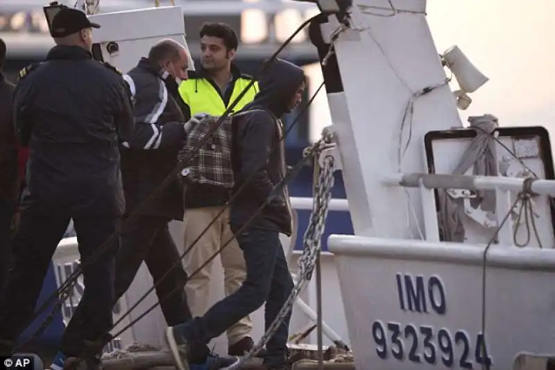 migranti rispediti dalla grecia alla turchia  6