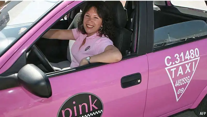 pink taxi in messico