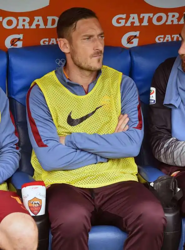 totti inchiodato in panca foto mezzelani gmt010