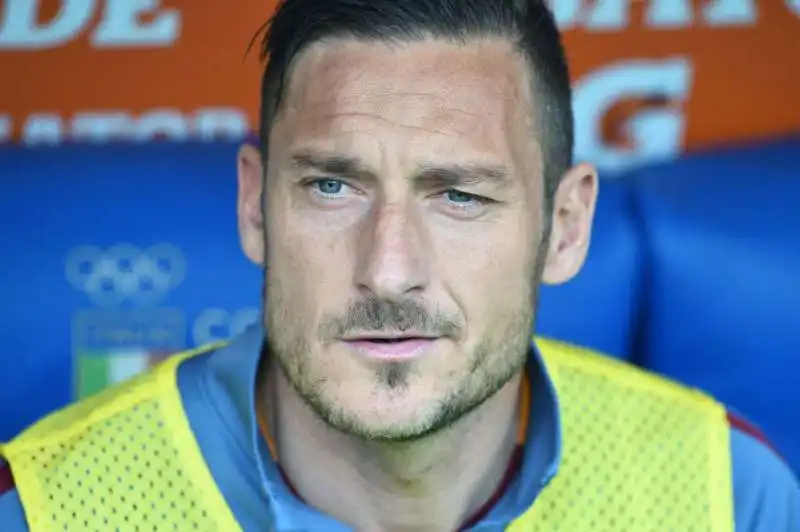 totti inchiodato in panca foto mezzelani gmt016