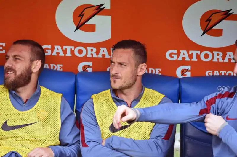 totti inchiodato in panca foto mezzelani gmt017