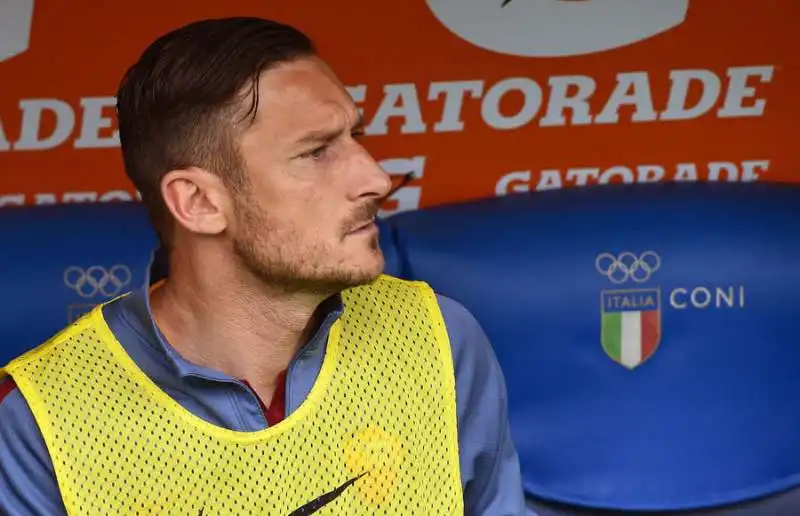 totti inchiodato in panca foto mezzelani gmt027