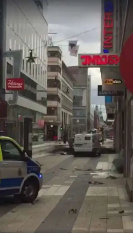 ATTENTATO NELLE STRADE DEL CENTRO DI STOCCOLMA