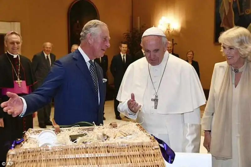 carlo e  camilla con papa bergoglio