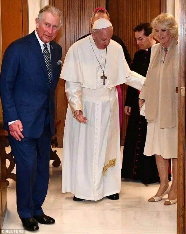 carlo e camilla con papa bergoglio