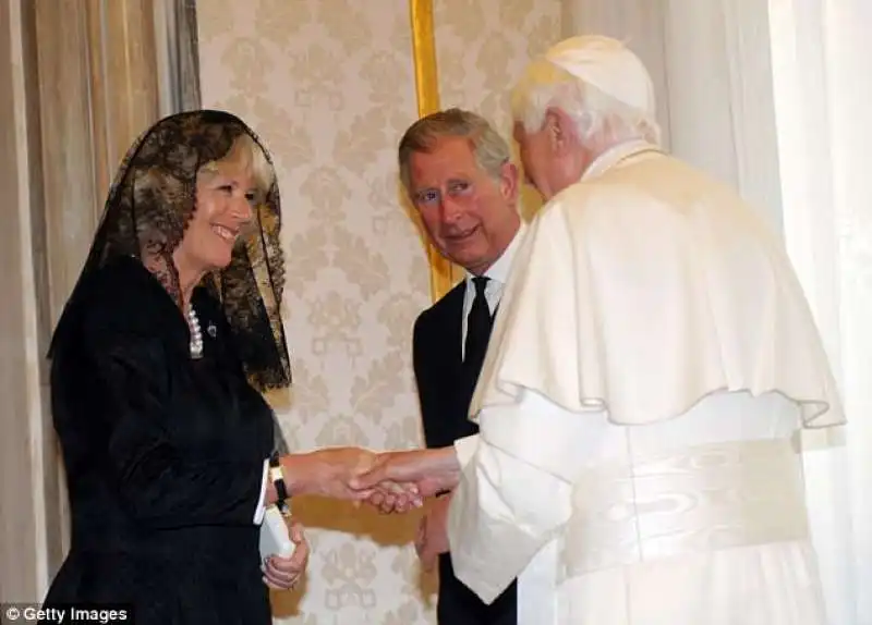 carlo e camilla con papa ratzinger nel 2009