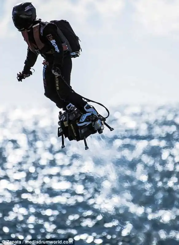 flyboard futuristico