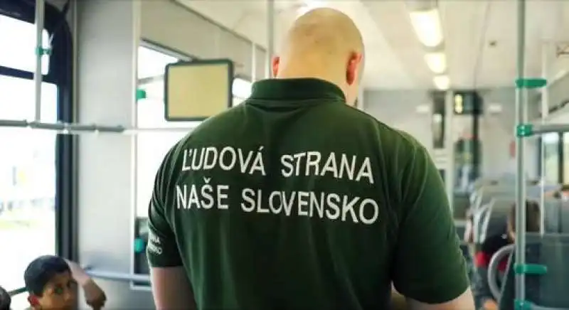 i neonazi di lsns di slovacchia   