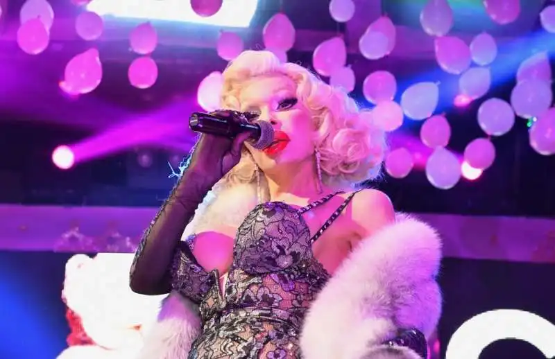 lo show di amanda lepore a muccassassina (2)