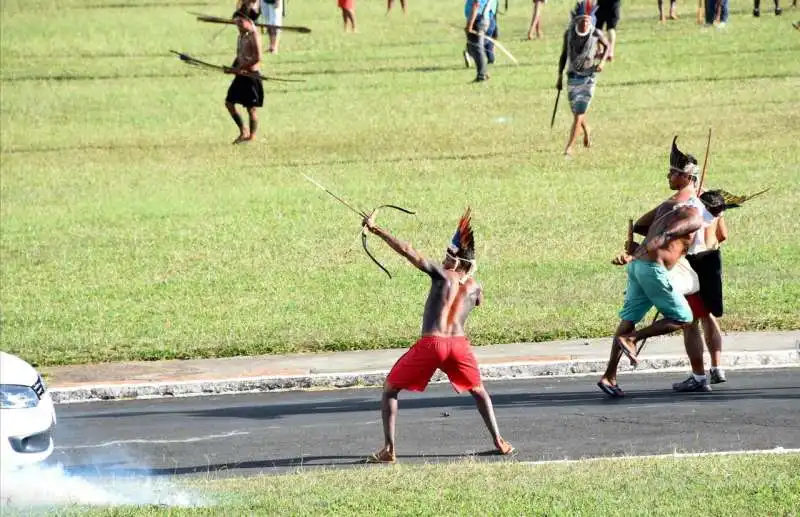 protesta degli indios in brasile      