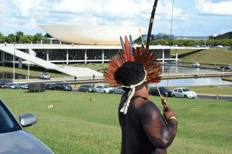 protesta degli indios in brasile 