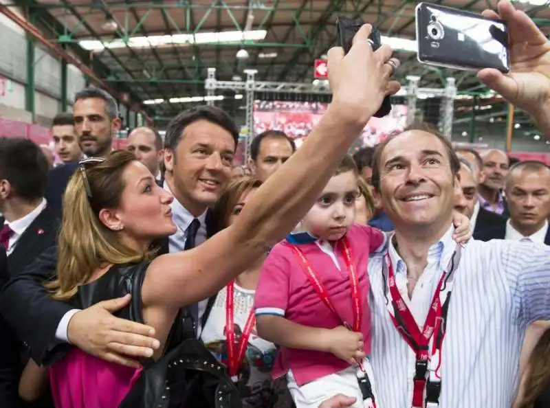 renzi in visita alla coca cola di marcianise