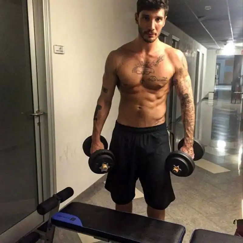 stefano de martino tatuato