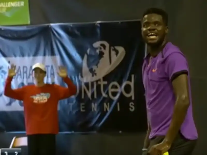 tiafoe interrotto per i gemiti di sesso