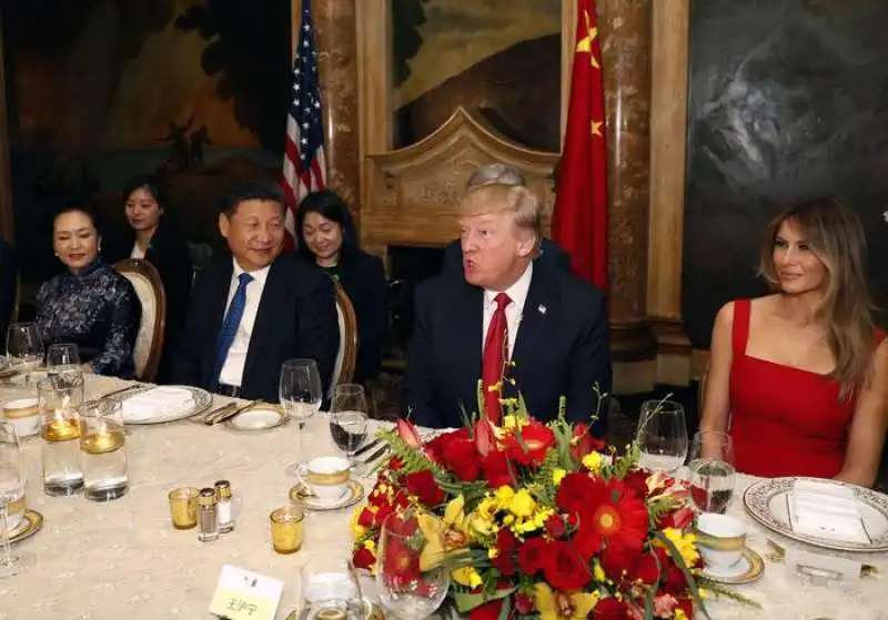 TRUMP E XI A CENA