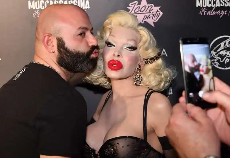 una foto con amanda lepore (2)