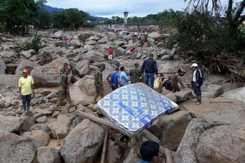 valanga di fango in colombia  6