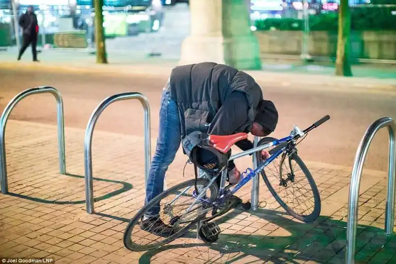 zombie in bici