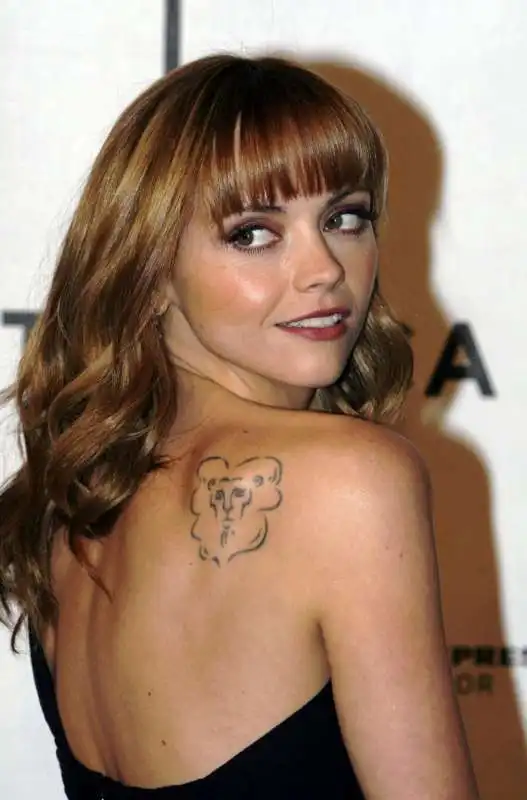 christina ricci e il tatuaggio con una 'testa di leone'