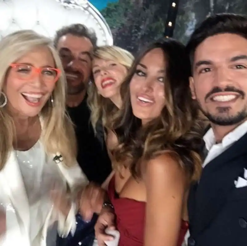 il selfie dopo la finale dell isola dei famosi 