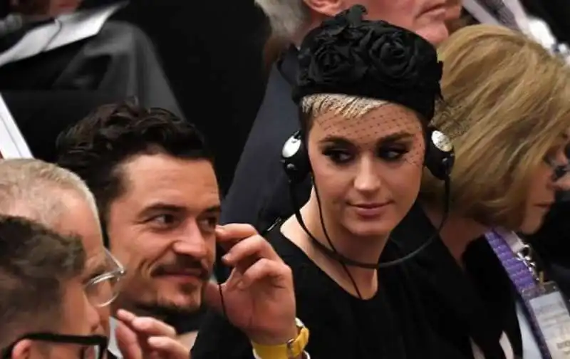 katy perry e orlando bloom dal papa 2