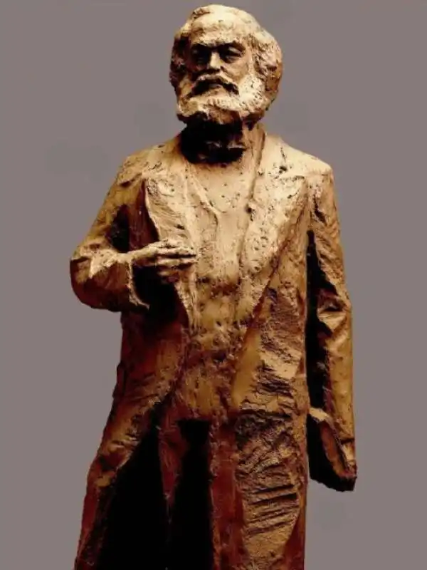 la statua di marx donata dalla cina alla citta' di treviri