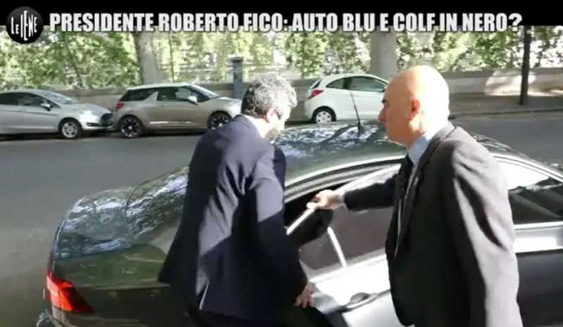 le iene beccano roberto fico sulla colf in nero  4