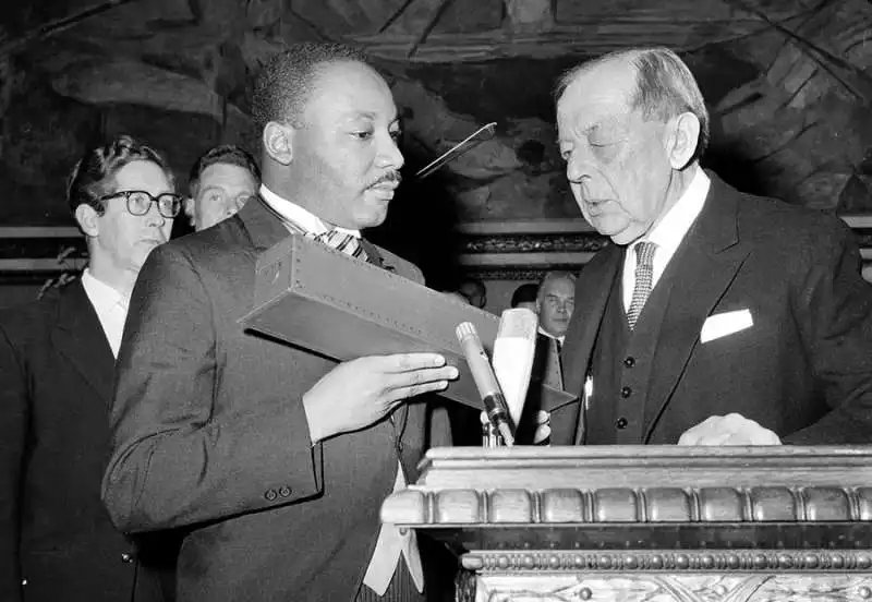 martin luther king riceve il nobel per la pace