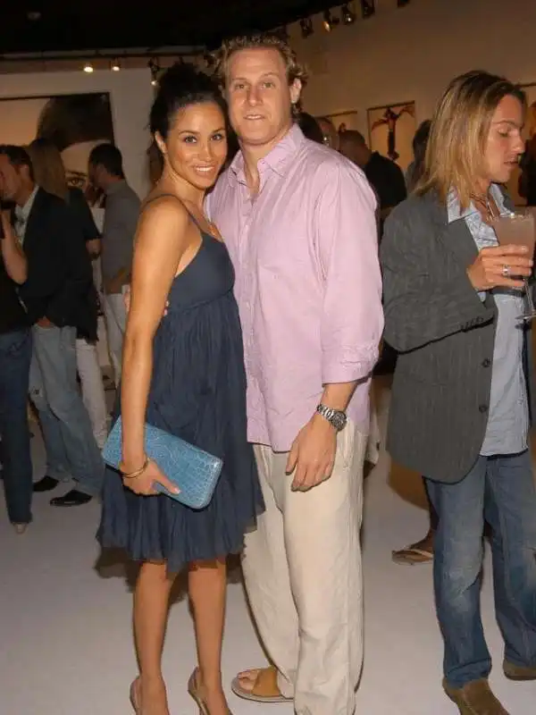 meghan markle con l ex marito trevor engelson