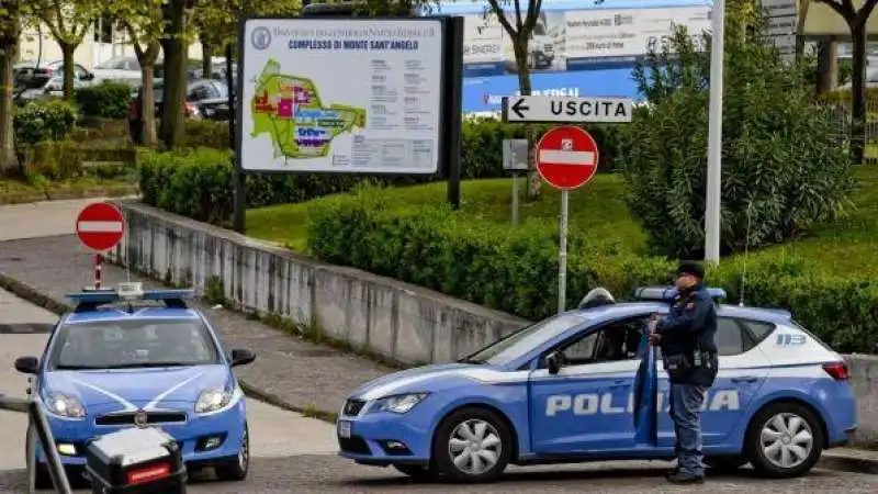 POLIZIA SULLA SCENA DEL SUICIDIO 1