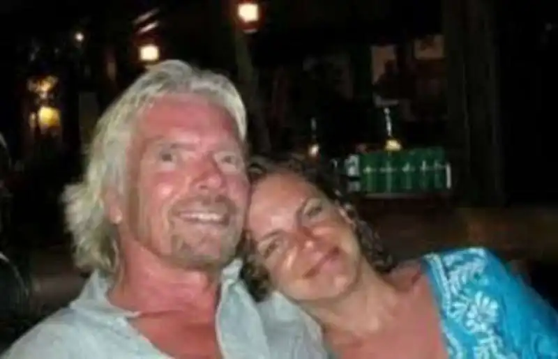 richard branson con sara brofman, membro attivo della setta nxiv