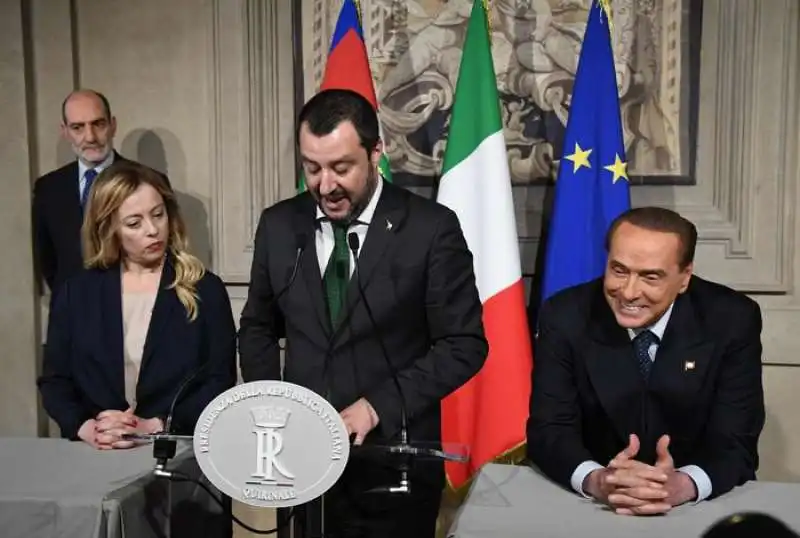 salvini e berlusconi in conferenza stampa   