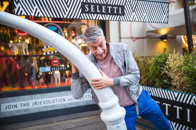 seletti store   maurizio cattelan 