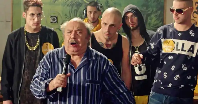 spot kena con fedez e lino banfi 4