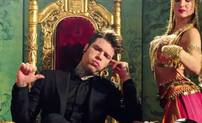 spot kena con fedez e lino banfi 7