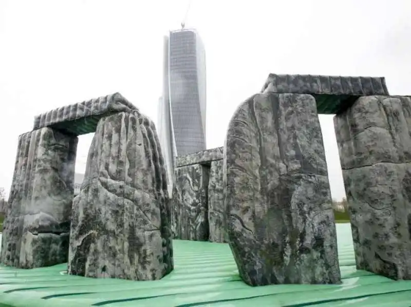 stonehenge milano 1