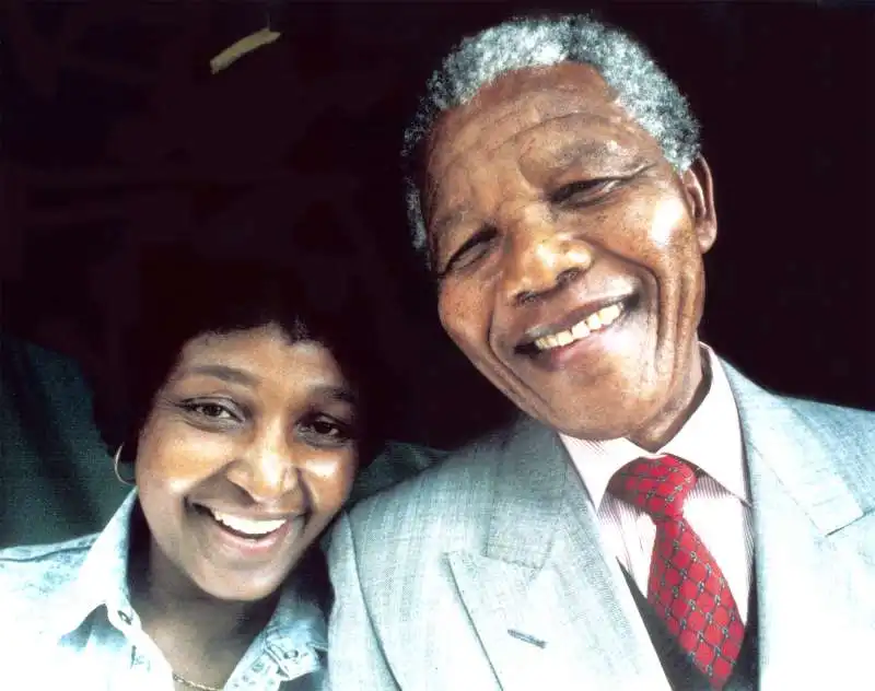 WINNIE E NELSON MANDELA