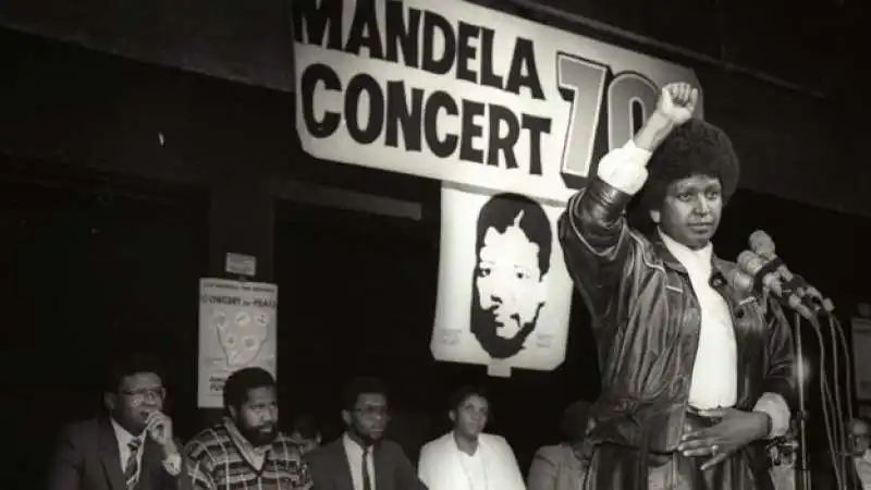 WINNIE MANDELA. 