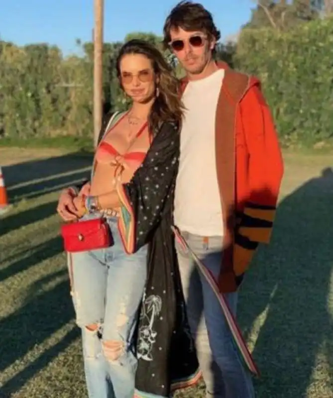 alessandra ambrosio a coachella 4