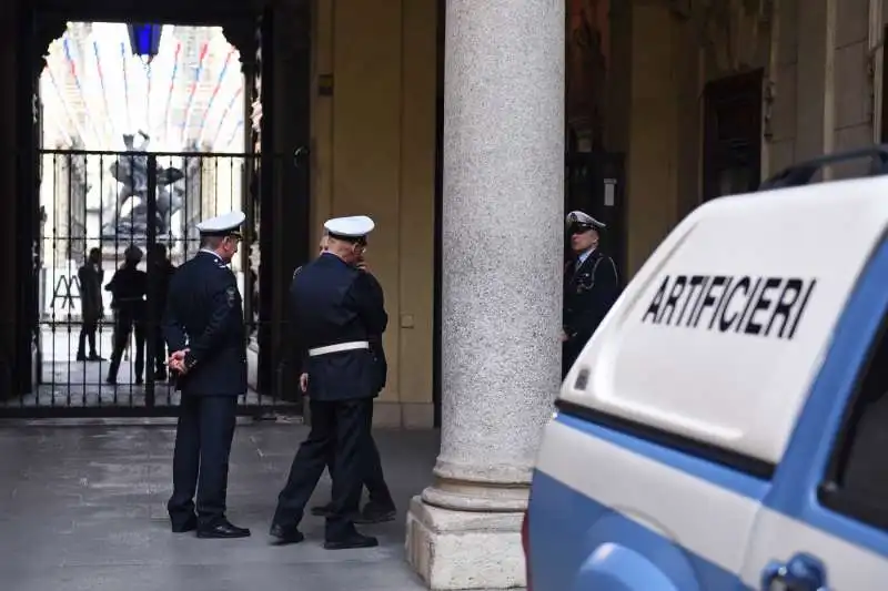 allarme bomba a torino   busta con esplosivo inviata a chiara appendino 7