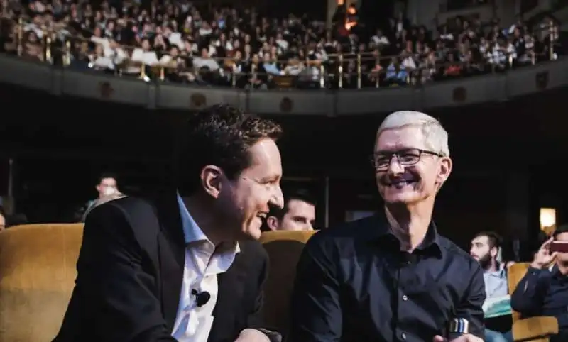 ANDREA CECCHERINI TIM COOK