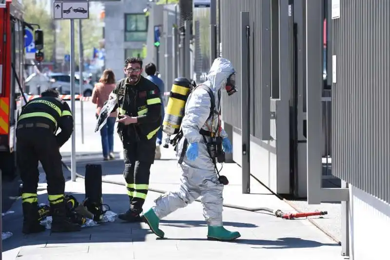 busta sospetta al quartier generale della lavazza a torino 9