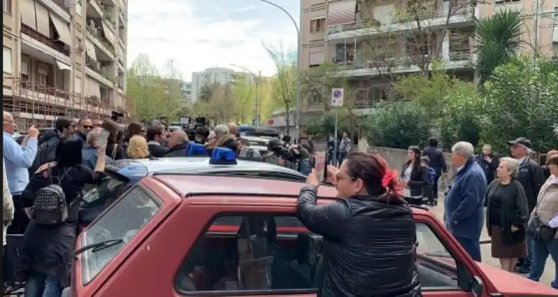 casal bruciato protesta anti-rom