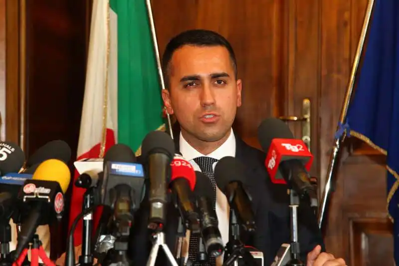 di maio in prefettura a taranto 12