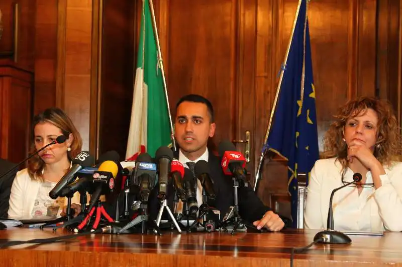 di maio in prefettura a taranto 13