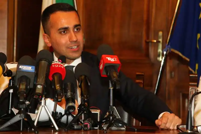 di maio in prefettura a taranto 17