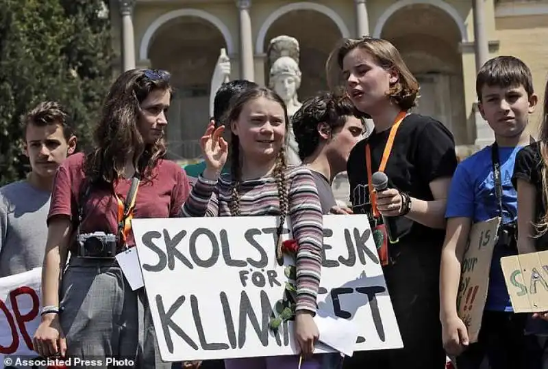 greta thunberg a londra con i manifestanti di extinction rebellion