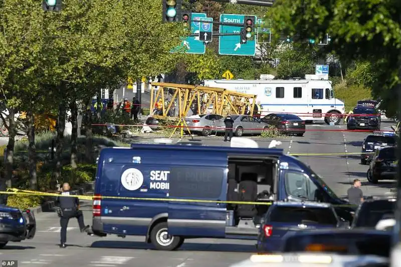 gru crolla al campus di google di seattle 17