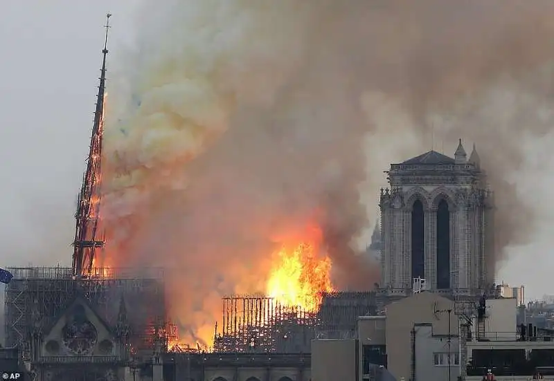 incendio a notre dame 22