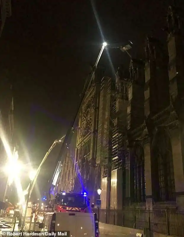 incendio a notre dame 39